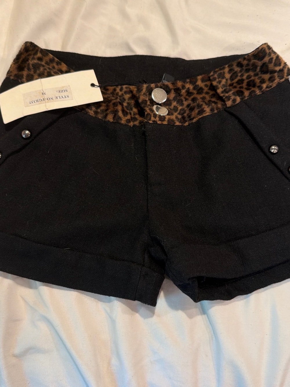 Source Unknown Black High-Waist Shorts with Leopard Waistband